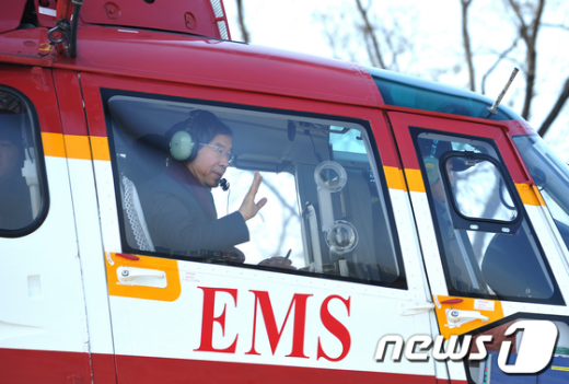 [사진]헬기타고 서울지역 살피는 박원순