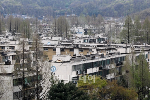 서울시의 소형주택 비율 확대 방침에 강력 반발하고 있는 개포주공아파트 단지 전경 ⓒ이명근 기자