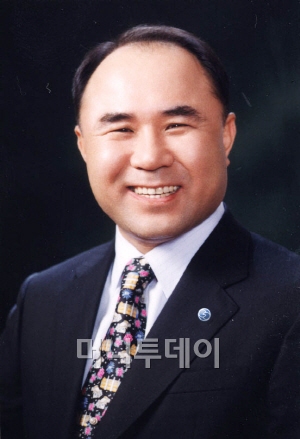 제너시스BBQ그룹 윤홍근 회장, (사)한국외식산업협회 상임회장 연임