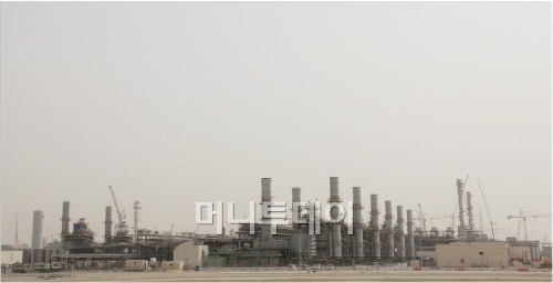 ↑현대건설이 시공 중인 UAE 아부다비 합샨5 가스 유틸리티 공사 현장 전경 ⓒ사진제공=현대건설