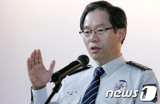 [사진]인사말하는 김기용 경찰청장
