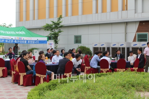 코리안바베큐·맥도날드, 유소년 축구지원 합니다.