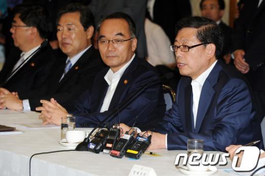 [사진]고위당저협의회 모두발언하는 김황식 총리