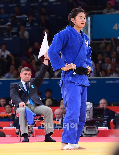 [사진]판정 결과 지켜보는 정다운