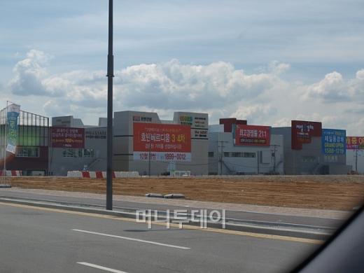 ↑세종시 첫마을 입구에 들어서 있는 모델하우스. ⓒ송학주 기자