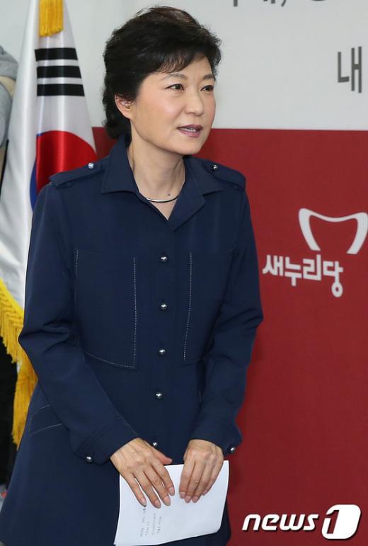 [사진]선대위 인선안 발표한 박근혜