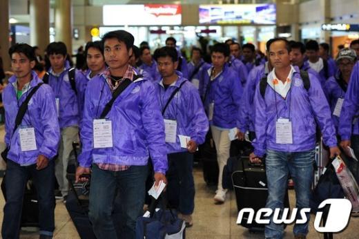 [사진]돌아온 '성실 외국인근로자, 다시 일터로'