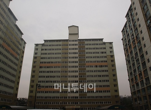 ↑서울 양천구 신정동 소재 공공임대아파트 '양천아파트' 단지 전경.ⓒ송학주 기자