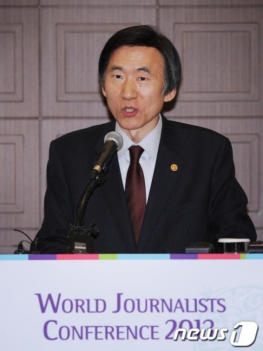 [사진]세계언론인에 연설하는 윤병세 장관