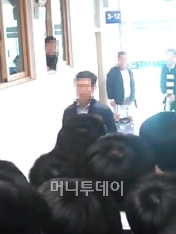 서울 남녀공학 고교교사가 학생들 앞에서 자위