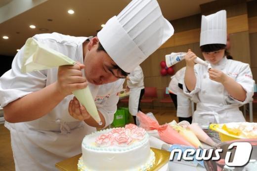 [사진]"장애인들의 케익 만들기 실력"