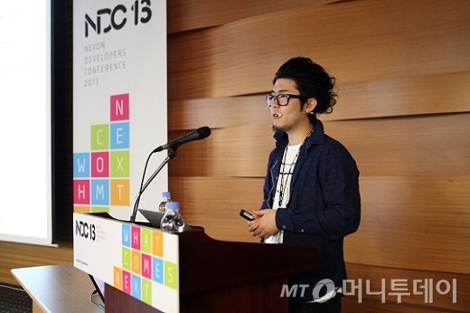 카토 히로유키 글룹스 소셜게임 사업본부장이 25일 삼성동 코엑스에서 열린 NDC 행사에서  '일본시장에서의 모바일 TCG 전략'을 주제로 강연하고 있는 모습. /사진제공 = 넥슨 