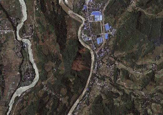[사진] 쓰촨성 지진현장이 발아래 있는 듯 