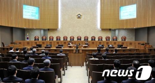 [사진]대법 "긴급조치 4호도 위헌" 첫 판결