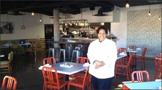 프레몬트 남쪽 카지노의 거리 '스트립(Strip)'의 레스토랑에서 일하다, 다운타운프로젝트로부터 무이자 대출을 받아 레스토랑을 연 나탈리 영. /사진출처:다운타운프로젝트 홈페이지   