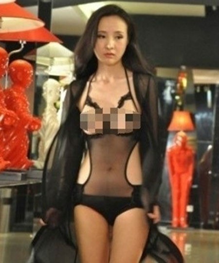 간루루, 전신 시스루룩 입은 당당함 - 머니투데이 간루루, 전신 시스루룩 입은 당당함 - 머니투데이