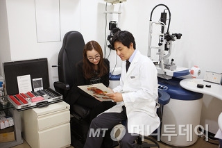 노안교정 렌즈삽입술 후 미세난시 라섹으로 교정 - 머니투데이