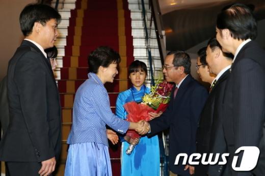 [사진]박근혜 대통령, 베트남 국빈 방문