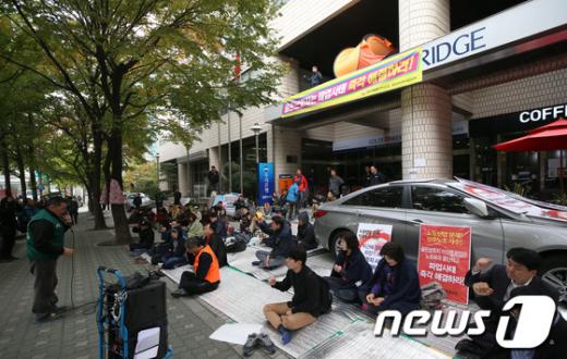 [사진]'난간농성' 돌입한 골든브릿지 노조