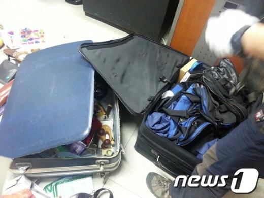 [사진]동대문역서 폭발물 의심 접수된 여행용 가방
