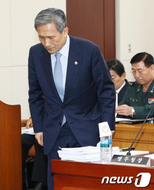 [사진]김관진 장관, 국회 국방위 출석