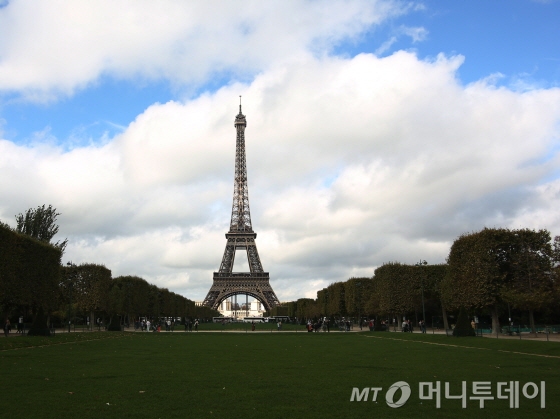 '꽃보다 할배'의 인기로 50대 이상 중장년층 자유여행객이 급증한 프랑스 파리 에펠탑 /사진제공=노랑풍선
