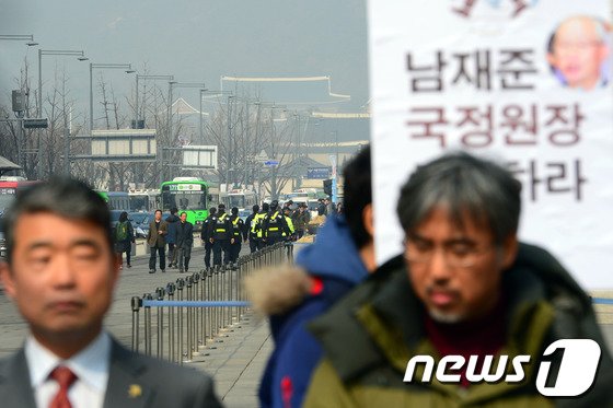 [사진]시민사회 '선거부정·민주주의 후퇴로 점철된 朴 1년'