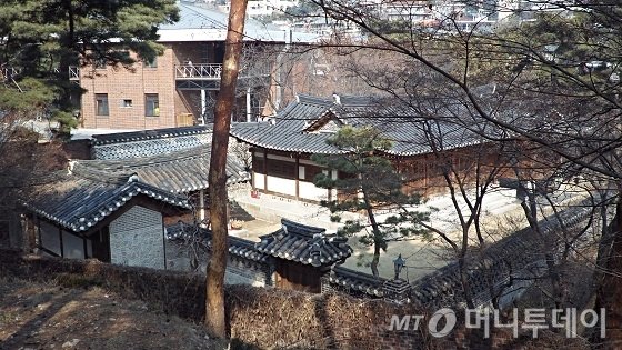 언덕에서 내려다본 성북동 이종석별장 전경 / 사진=김유경기자