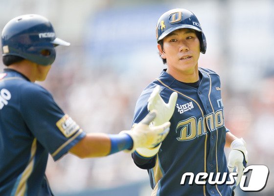 [사진]모창민 '3점포 홈런 가뿐하게!'