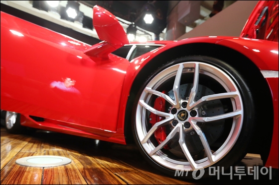 사진]람보르기니 '우라칸 Lp 610-4'의 럭셔리한 휠 - 머니투데이