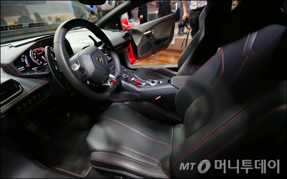사진]람보르기니 '우라칸 Lp 610-4'의 비교할 수 없는 내부공간 - 머니투데이