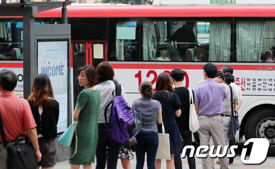 [사진]광역버스 입석금지 '내일부터 시행'