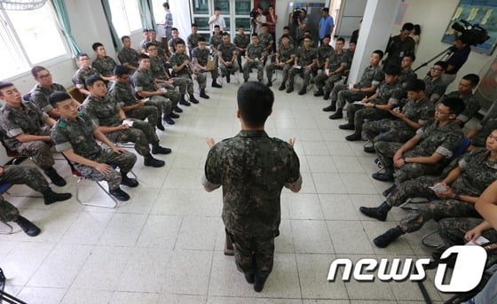 윤일병 그후] 軍 가혹행위 불안에 '특별한 군대' 인기 '꾸준' - 머니투데이