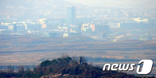 [사진]북한 초소와 개성공단
