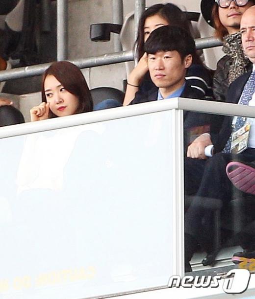 [사진]후배들 응원하는 박지성-김민지 부부