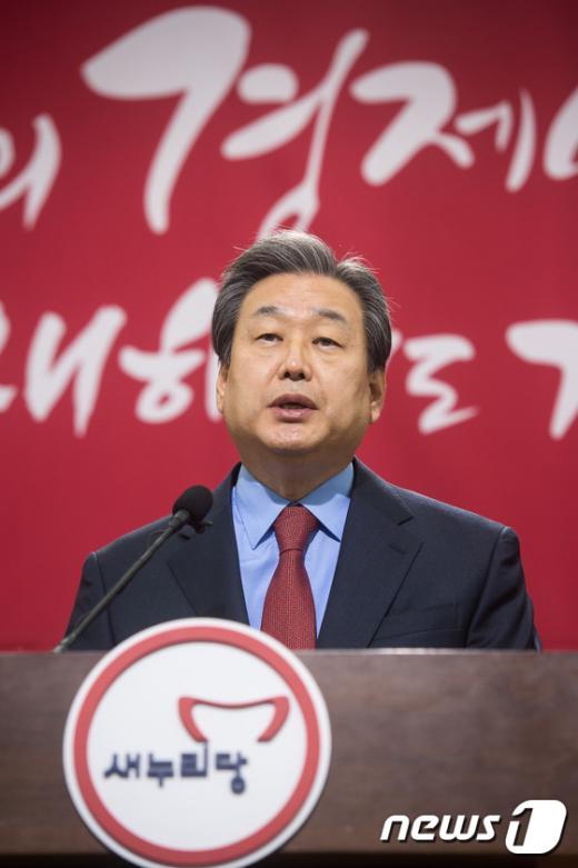 [사진]'경제' 강조하는 김무성 새누리당 대표