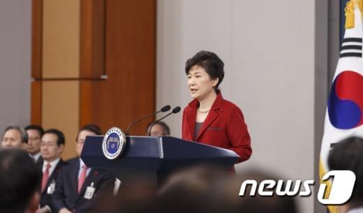 박근혜 대통령이 지난 12일 오전 청와대 춘추관에서 신년 기자회견을 하고 있다. &#40;청와대 제공&#41; 2015.1.12/뉴스1 &copy; News1 이광호 기자