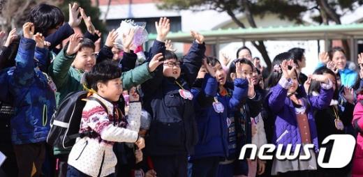 [사진]'우리들은 1학년' - 머니투데이