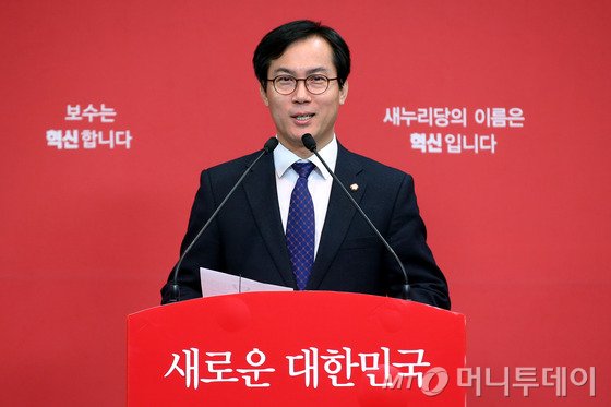  김영우 새누리당 수석대변인이 22일 오전 서울 여의도 당사에서 현안 관련 브리핑을 하고 있다.2015.2.22/뉴스1