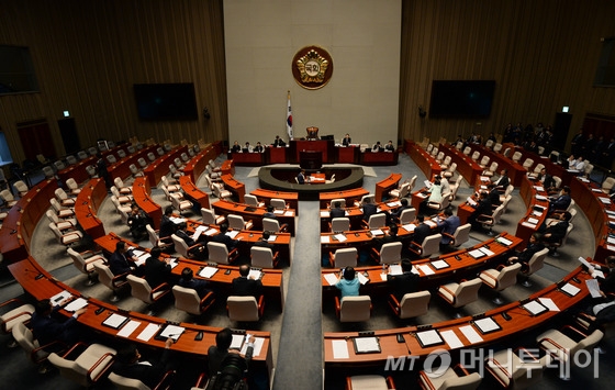  1일 서울 여의도 국회에서 예산결산특별위원회 첫 전체회의가 열리고 있다. 2015.7.1/뉴스1  <저작권자 © 뉴스1코리아, 무단전재 및 재배포 금지>