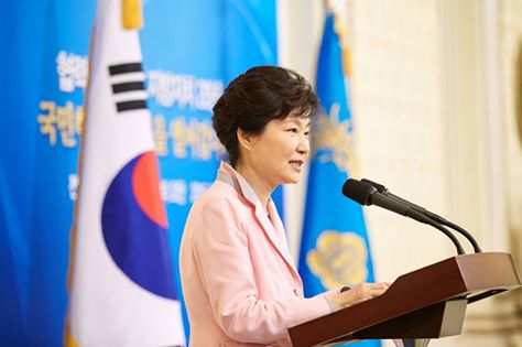 박근혜 대통령은 8일 청와대로 전국의 시장, 군수, 구청장 등 기초단체장들을 초청해 오찬을 하면서 "앞으로 4대 개혁을 비롯한 국가혁신 과제들을 강도 높게 추진해 나갈 것"이라고 밝혔다. 