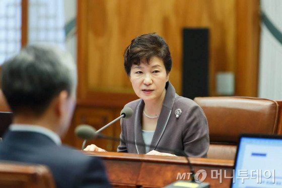  박근혜 대통령이 13일 오전 청와대에서 수석비서관회의를 주재하고 있다. (청와대) 2015.7.13/뉴스1  