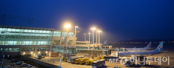 지난 3월 16일 오후 인천국제공항. 2015.3.16/뉴스1  