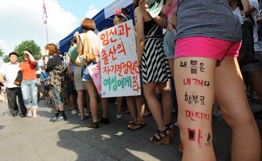 E톡톡] 소개팅녀 알몸 촬영 사건…여자도 10% 잘못? - 머니투데이