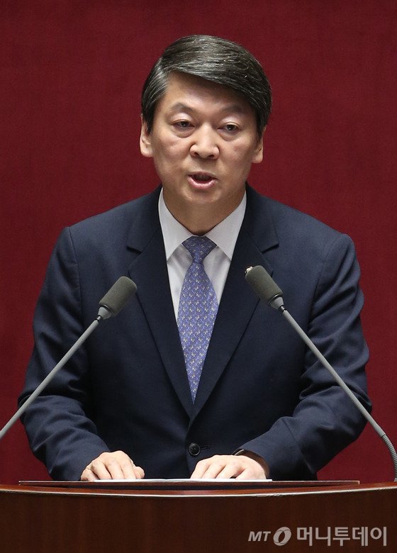  ��ö�� ����ġ���ֿ��� �ǿ��� 23�� ���� ���� ���ǵ� ��ȸ���� ���� ��ȸ�ǿ��� ����,��ȸ,��ȭ�� ���� ������������ �ϰ� �ִ�. 2015.6.23/����1  <���۱��� &copy; ����1�ڸ���, �������� �� ����� ����>