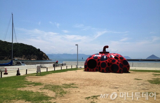 예술섬으로 유명한 나오시마, 야외 설치미술/사진제공=인터파크투어