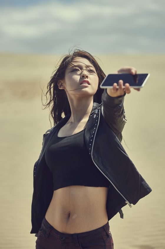 설현폰? 루나폰?…'미친 존재감' 서로 통(通)했다 - 머니투데이 설현폰? 루나폰?…'미친 존재감' 서로 통(通)했다 - 머니투데이