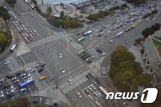 [사진]영동대로 코엑스역사거리 방면, 차량 통제 중