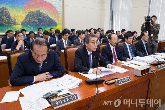 정재찬 공정거래위원장이 6일 서울 여의도 국회에서 열린 국회 정무위원회의 국무조정실 등에 대한 국정감사에서 의원들의 질의에 답하고 있다. 2015.10.6/사진=뉴스1