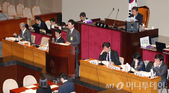  26일 오후 서울 여의도 국회 예결위 회의장에서 열린 예산안 및 기금운용계획안에 대한 공청회에서 김상헌 서울대교수가 발언하고 있다. 2015.10.26/뉴스1